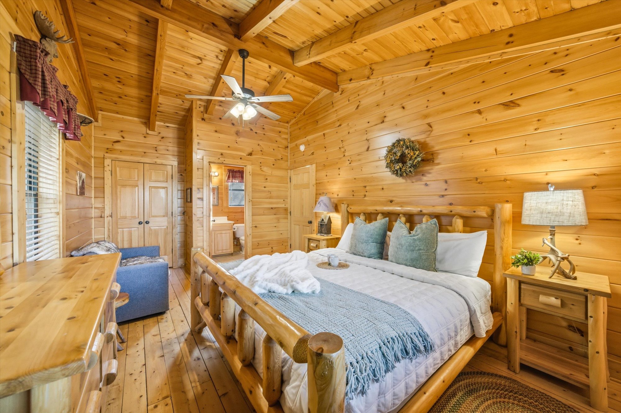 Pigeon Forge, Tennessee, 37862, United States, 2 Bedrooms Bedrooms, ,2 BathroomsBathrooms,Residential,For Sale,2009972