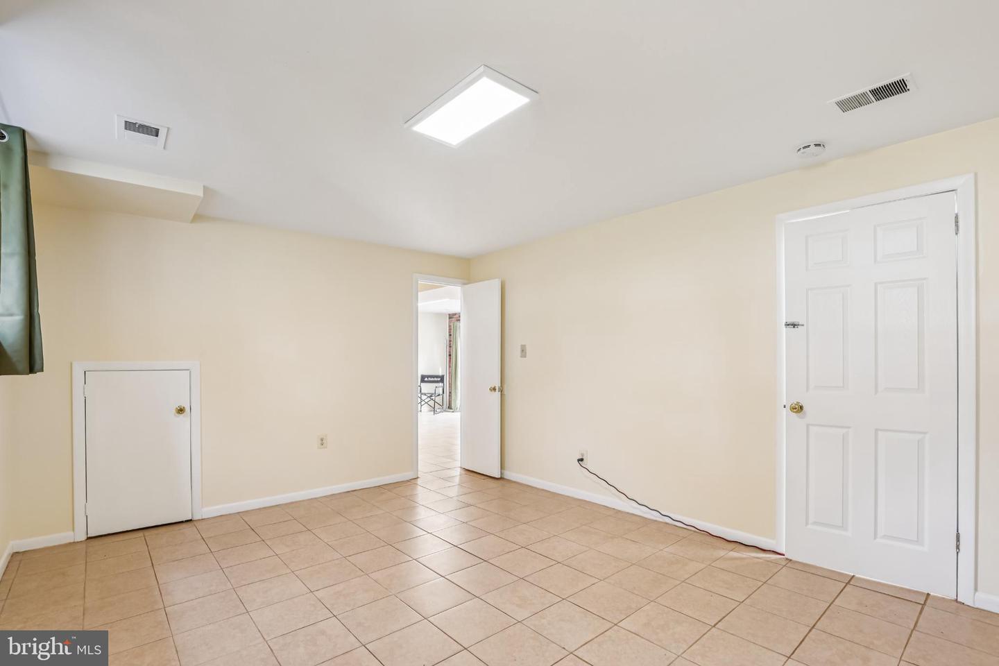 Rockville, Maryland, 20851, United States, 4 Bedrooms Bedrooms, ,2 BathroomsBathrooms,Residential,For Sale,1987492