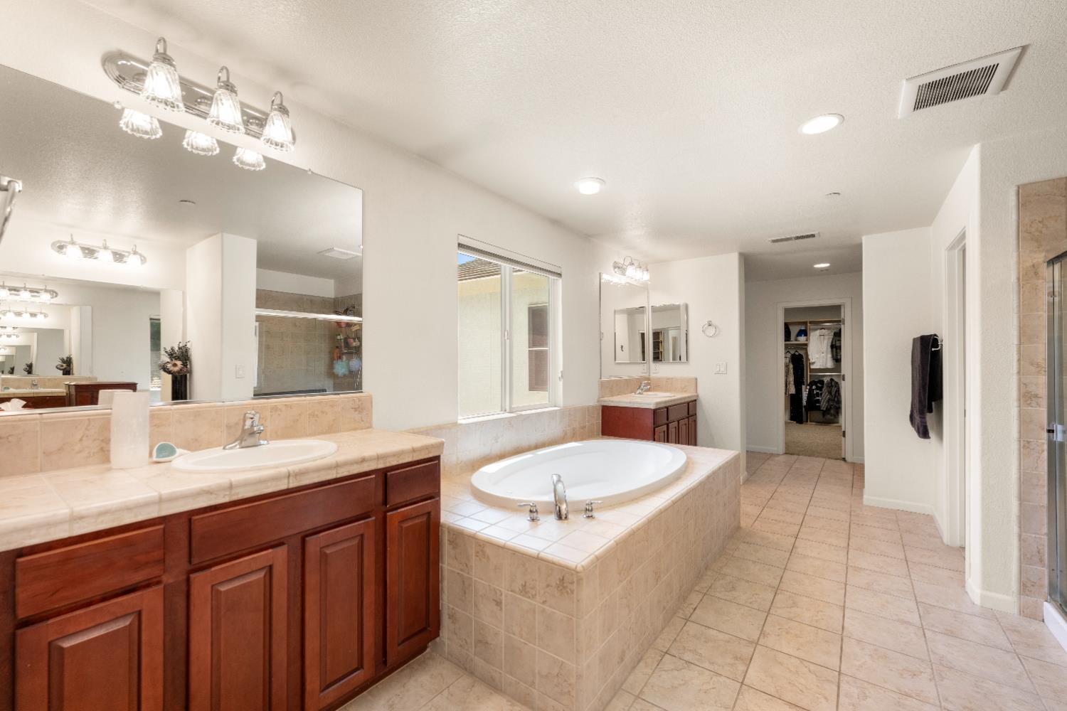 Lincoln, California, 95648, United States, 5 Bedrooms Bedrooms, ,4 BathroomsBathrooms,Residential,For Sale,2035339