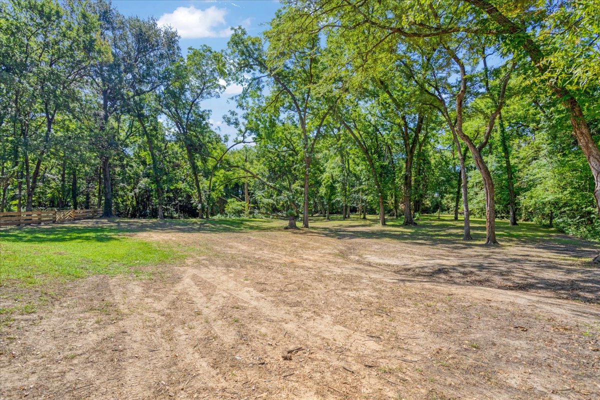 Bonham, Texas, 75418, United States, 6 Bedrooms Bedrooms, ,3 BathroomsBathrooms,Residential,For Sale,1983606