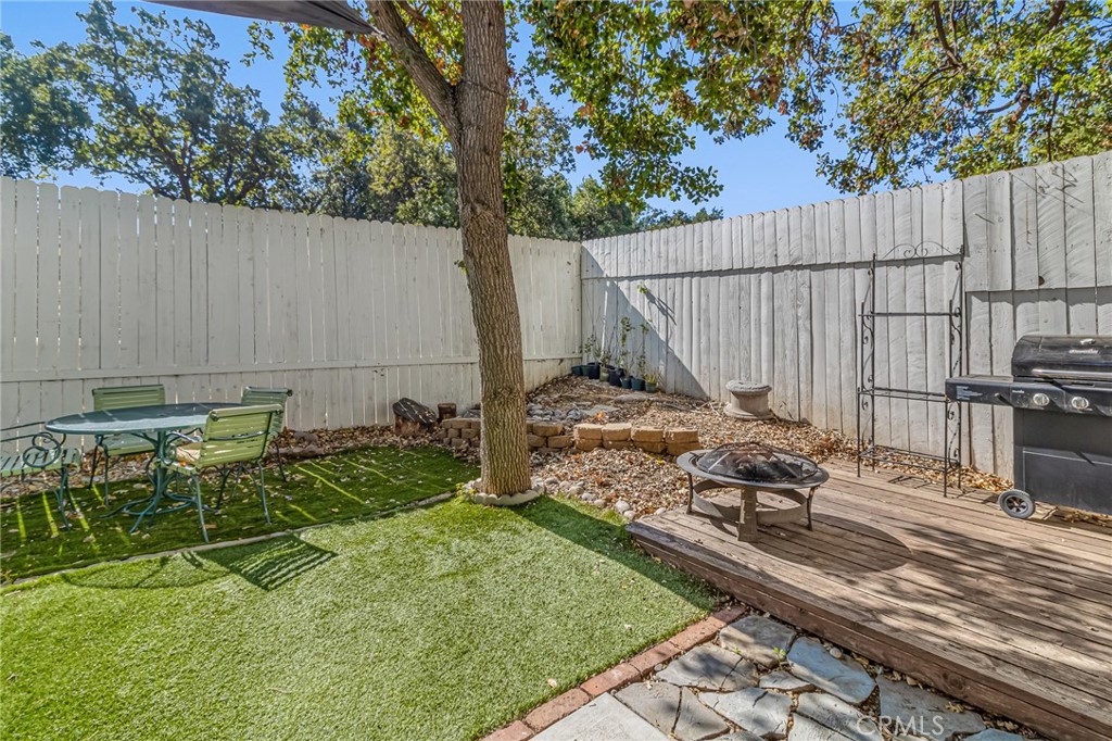 Thousand Oaks, California, 91362, United States, 2 Bedrooms Bedrooms, ,1 BathroomBathrooms,Residential,For Sale,1999225