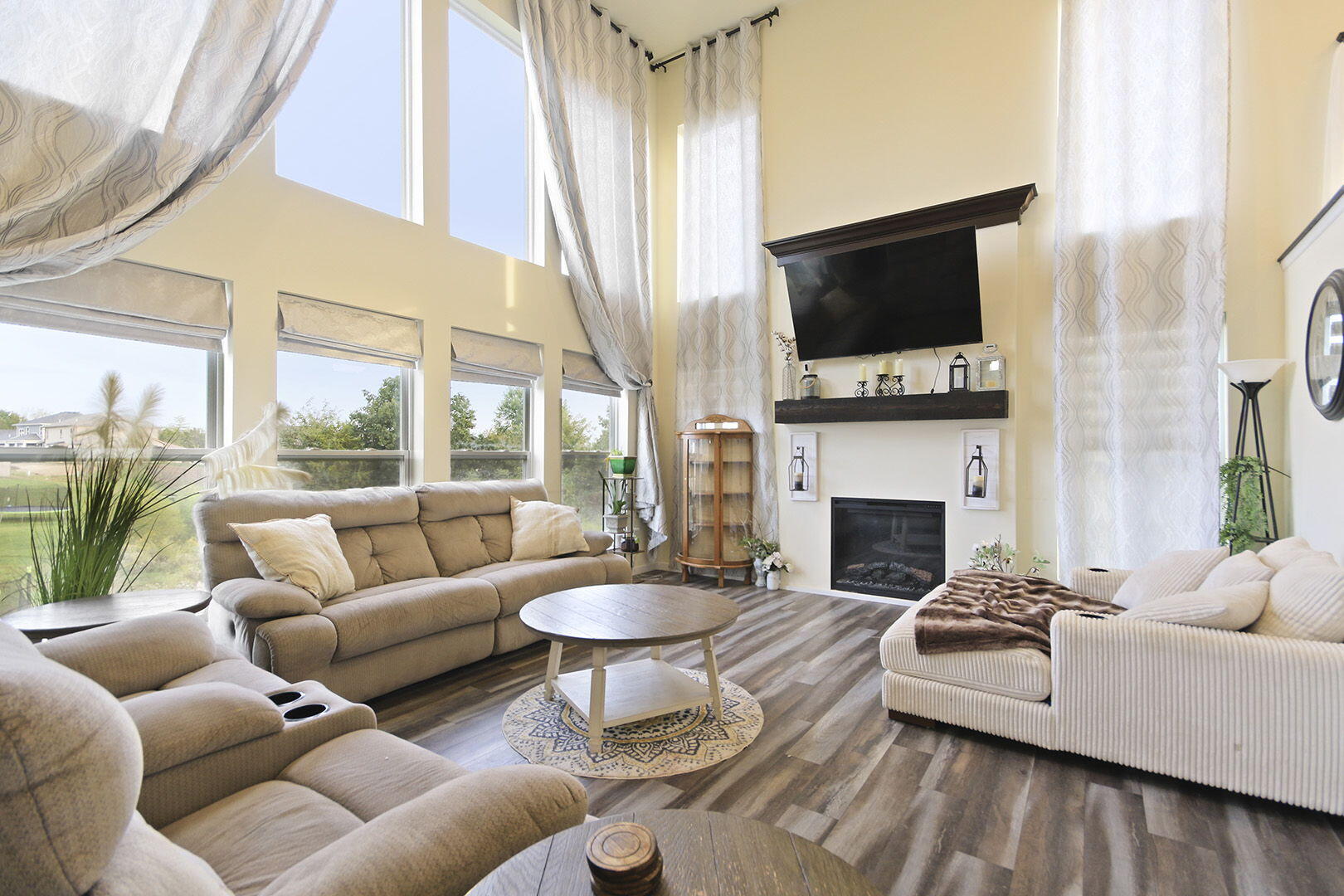 ASHLAND, Missouri, 65010, United States, 4 Bedrooms Bedrooms, ,3 BathroomsBathrooms,Residential,For Sale,1981891