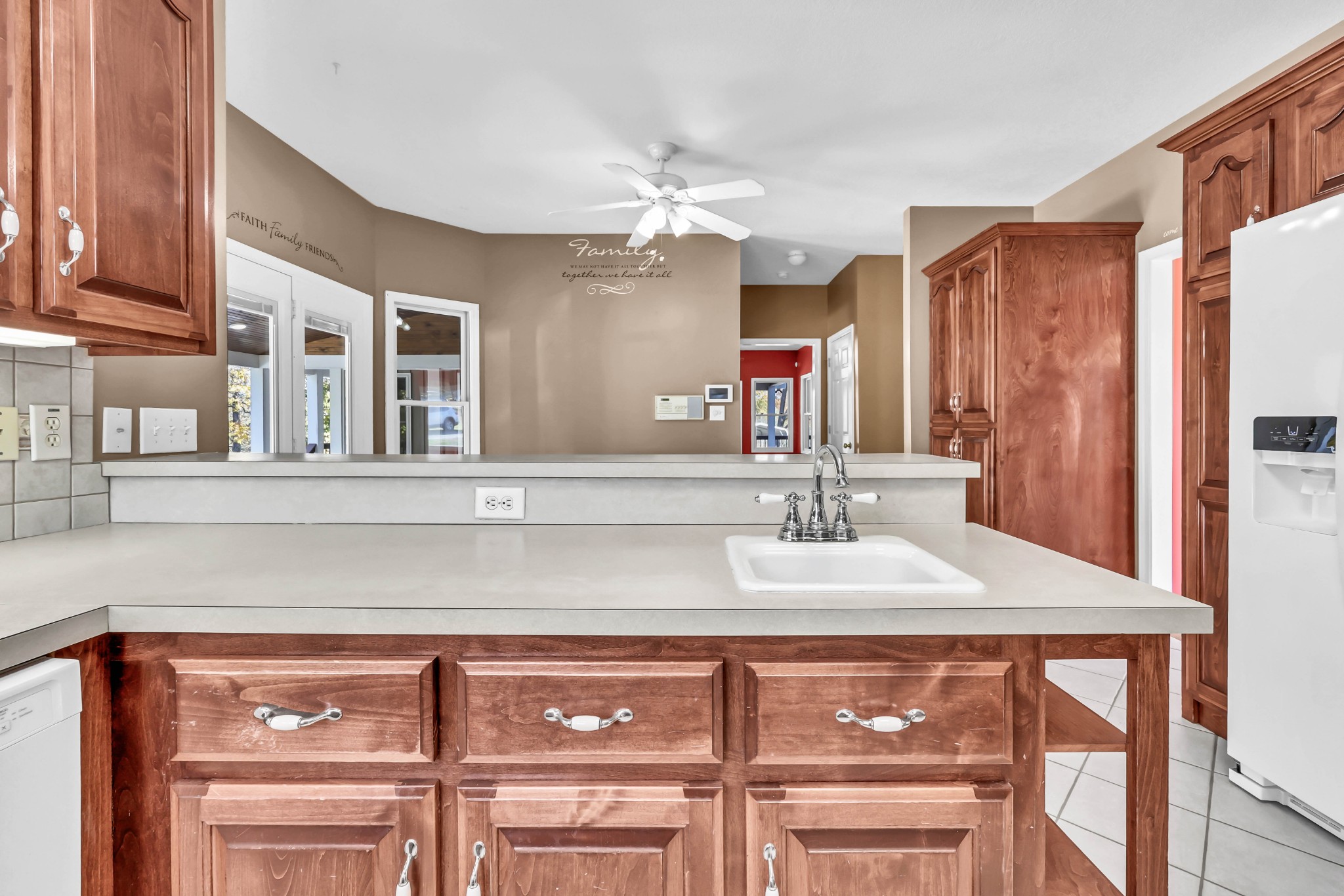 Clarksville, Tennessee, 37043, United States, 4 Bedrooms Bedrooms, ,4 BathroomsBathrooms,Residential,For Sale,1989948