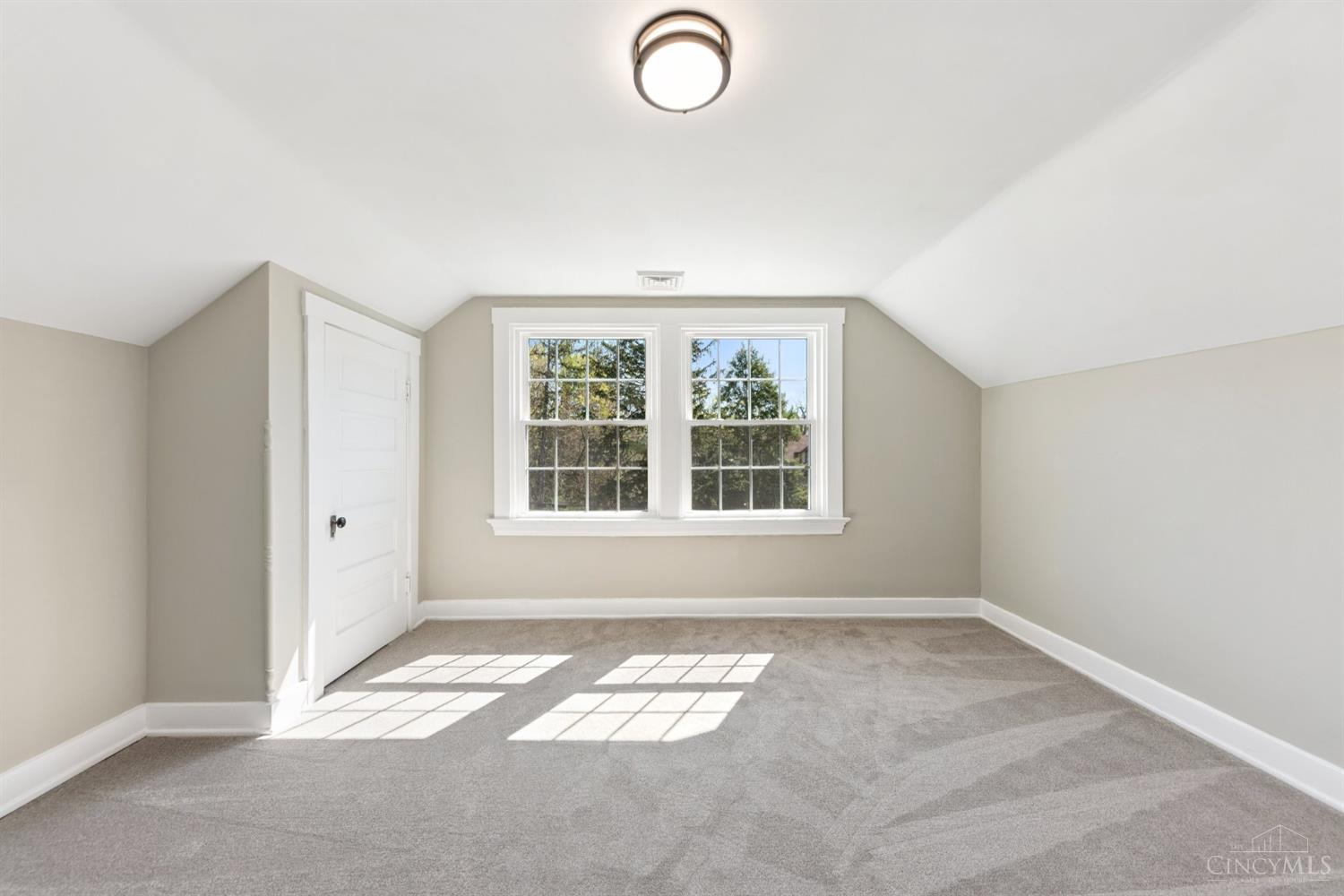 Cincinnati, Ohio, 45227, United States, 5 Bedrooms Bedrooms, ,3 BathroomsBathrooms,Residential,For Sale,1939173