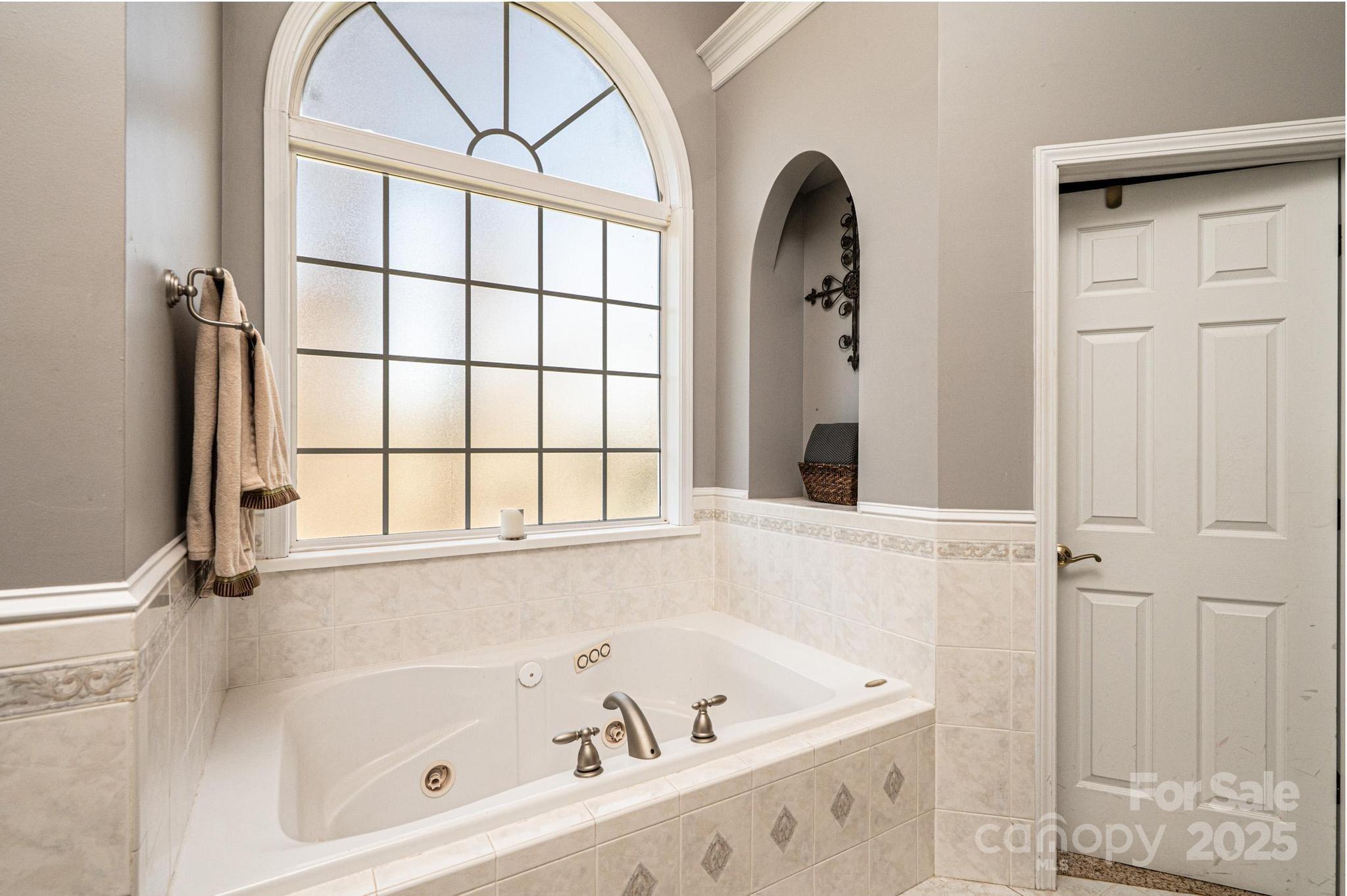 Hickory, North Carolina, 28601, United States, 5 Bedrooms Bedrooms, ,5 BathroomsBathrooms,Residential,For Sale,1758743