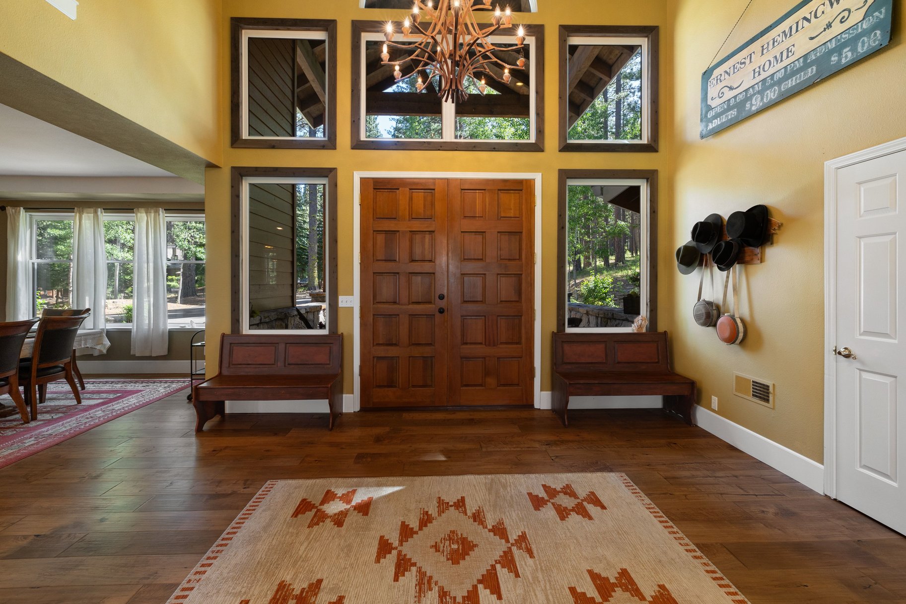 Hilltop Whitehawk Ranch Estate with Sweeping Meadow, Pond & Mountain Views - 物件實景