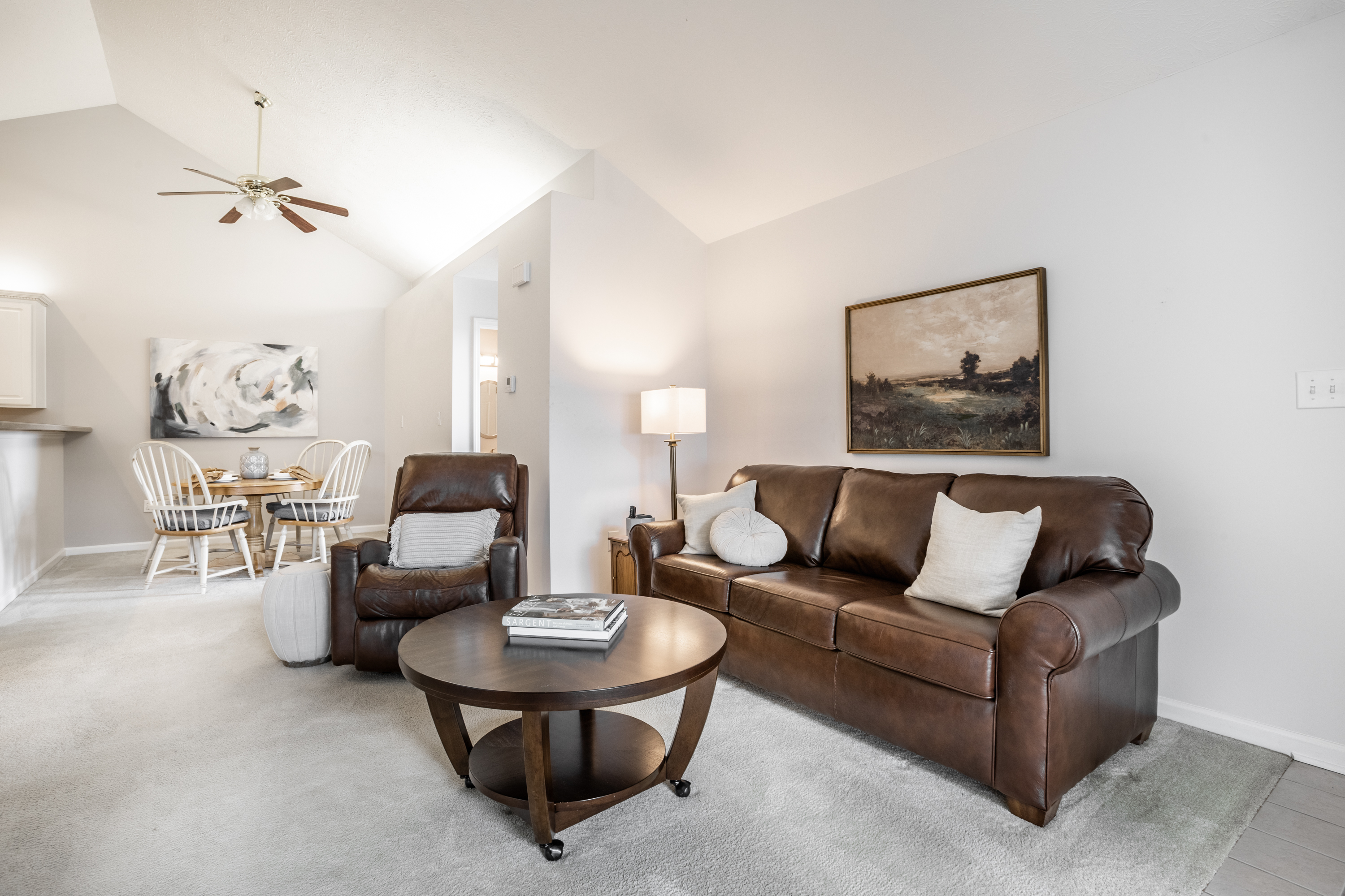  Stunning, Sun-Drenched Condo - 物件實景