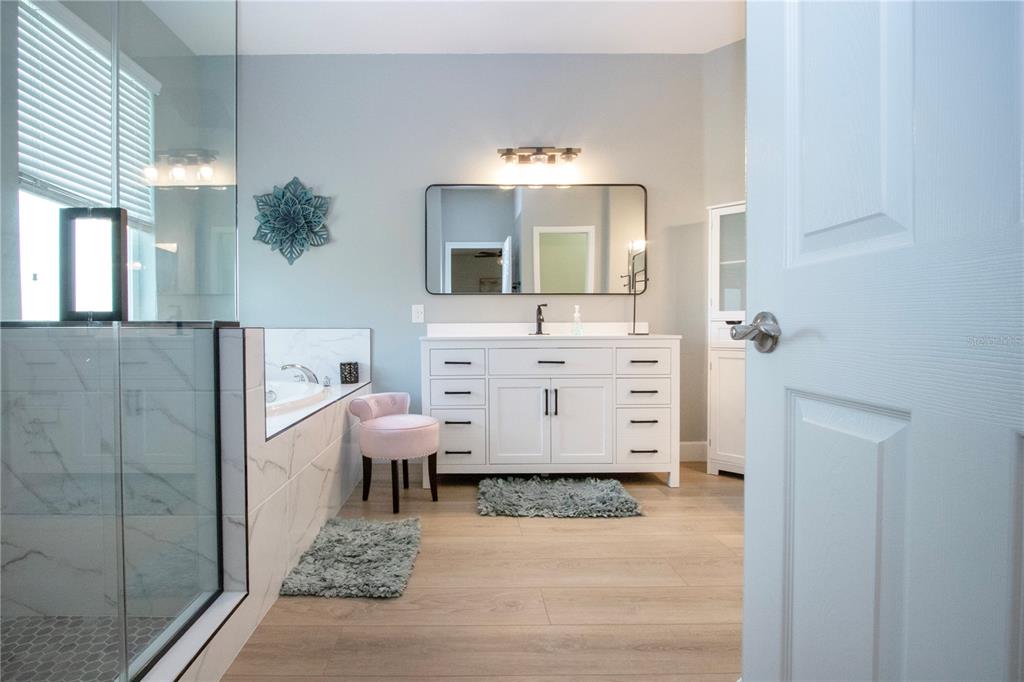 Bradenton, Florida, 34212, United States, 4 Bedrooms Bedrooms, ,3 BathroomsBathrooms,Residential,For Sale,1829585