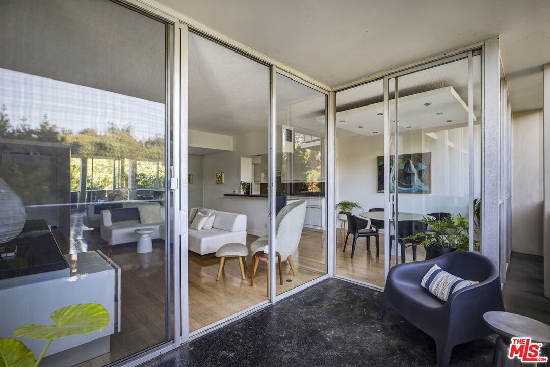 Los Angeles, California, 90027, United States, 1 Bedroom Bedrooms, ,1 BathroomBathrooms,Residential,For Sale,1907316