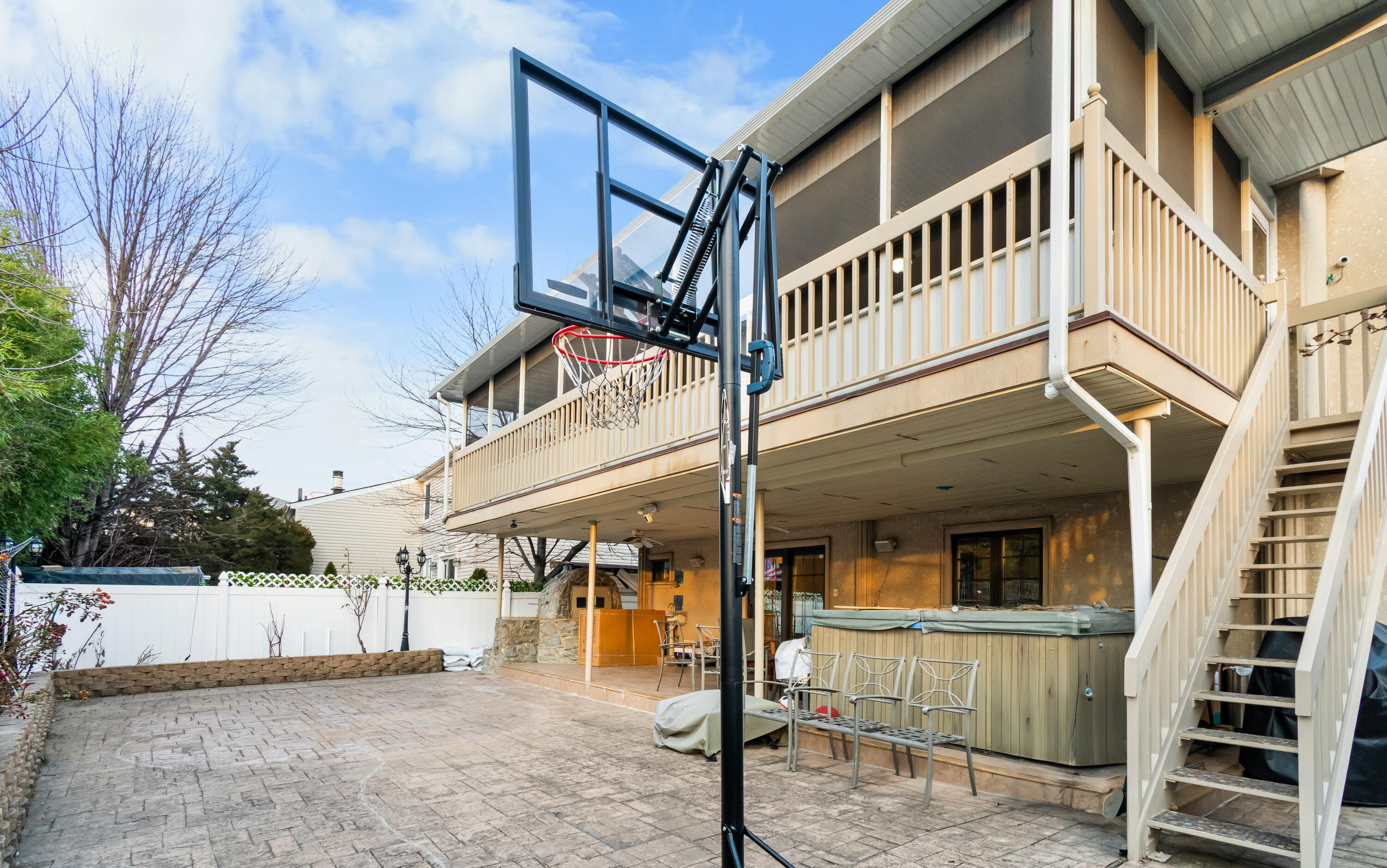  668 Stewart Avenue - 物件實景