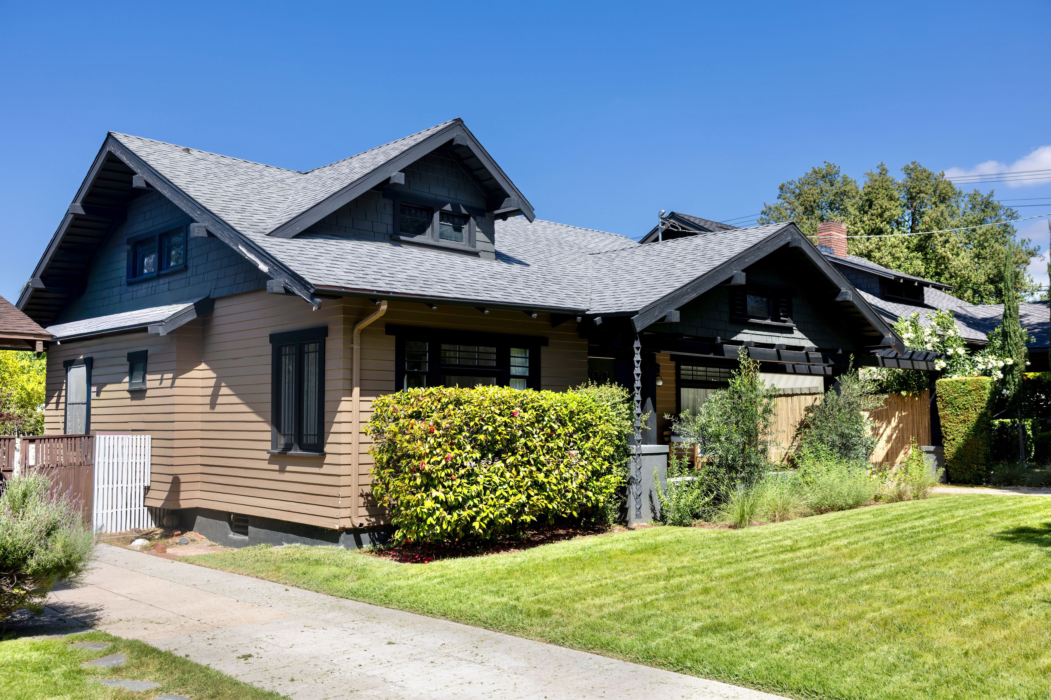  889 North Chester Avenue - 物件實景