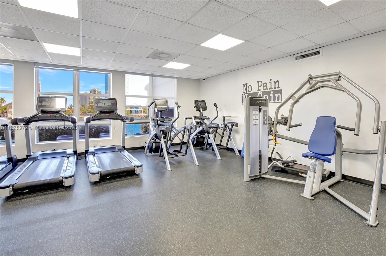 Aventura, Florida, 33180, United States, 2 Bedrooms Bedrooms, ,2 BathroomsBathrooms,Residential,For Sale,1895458
