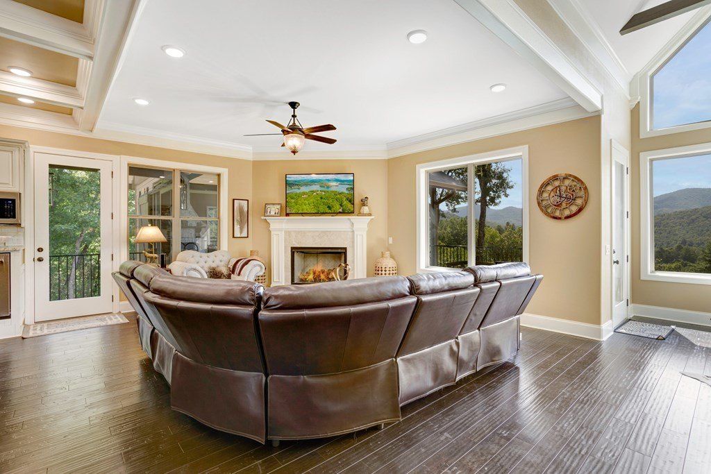 Hiawassee, Georgia, 30546, United States, 4 Bedrooms Bedrooms, ,5 BathroomsBathrooms,Residential,For Sale,1983256