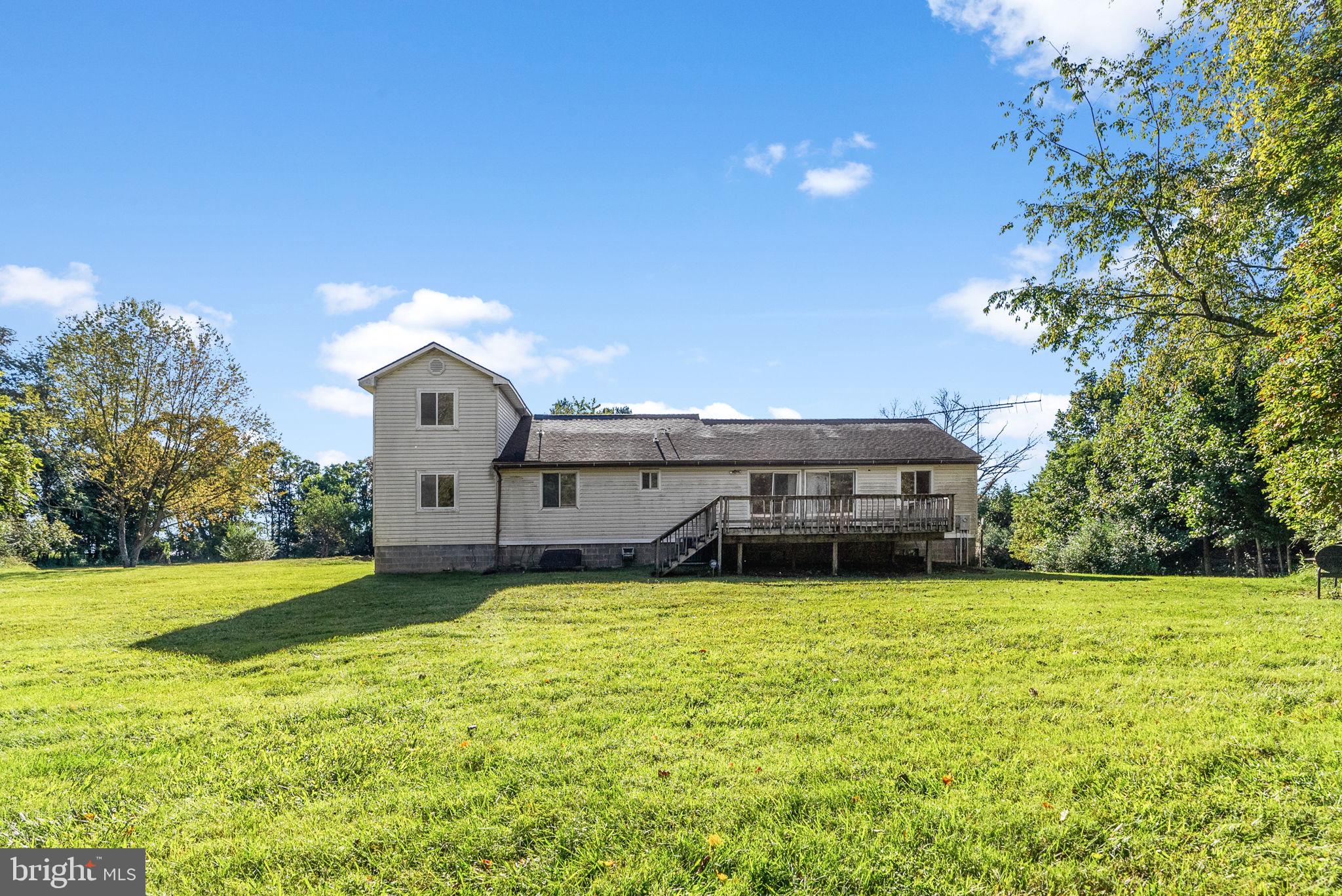 Hume, Virginia, 22639, United States, 7 Bedrooms Bedrooms, ,3 BathroomsBathrooms,Residential,For Sale,1943038