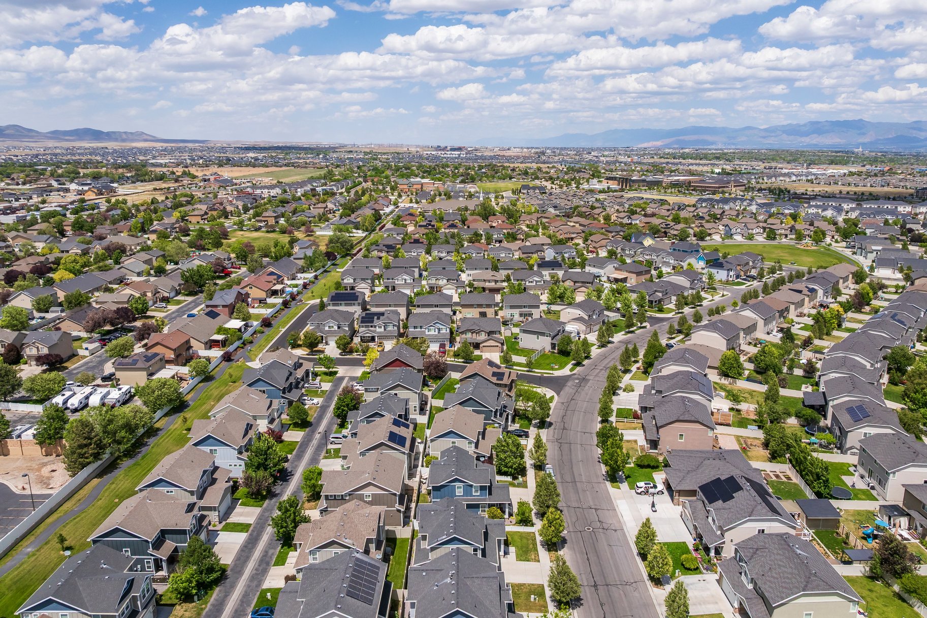  Walk to Shops, Cafés & Mountain View Village — Fully Finished Herriman Two-Story - 物件實景