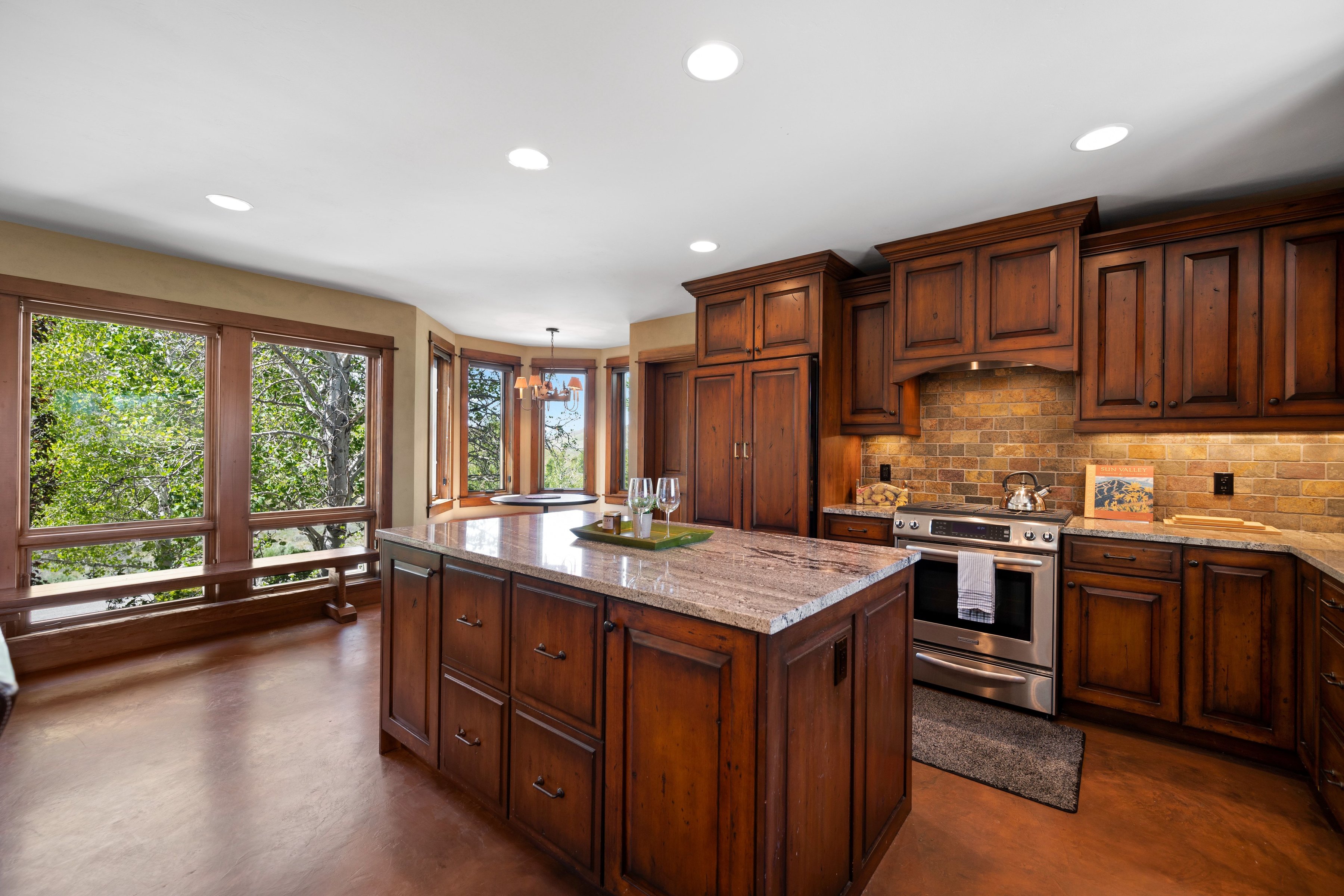  Canyon View Home on 5+ Acres with Pickleball Court - 物件實景