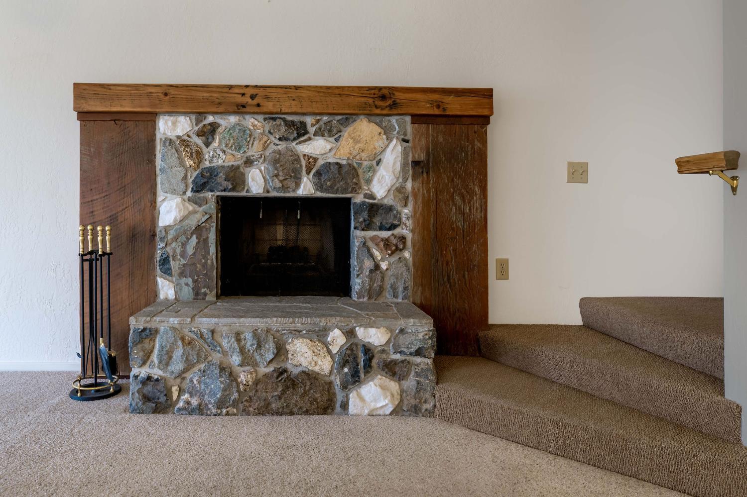 Grass Valley, California, 95949, United States, 4 Bedrooms Bedrooms, ,4 BathroomsBathrooms,Residential,For Sale,2015121