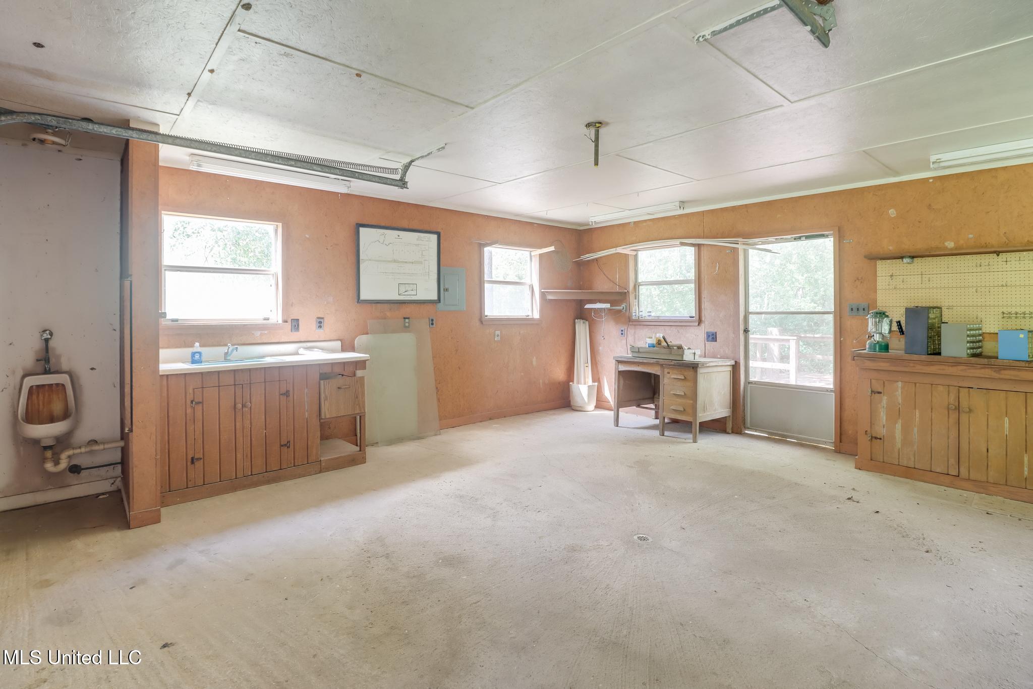 Pass Christian, Mississippi, 39571, United States, 3 Bedrooms Bedrooms, ,2 BathroomsBathrooms,Residential,For Sale,1874692