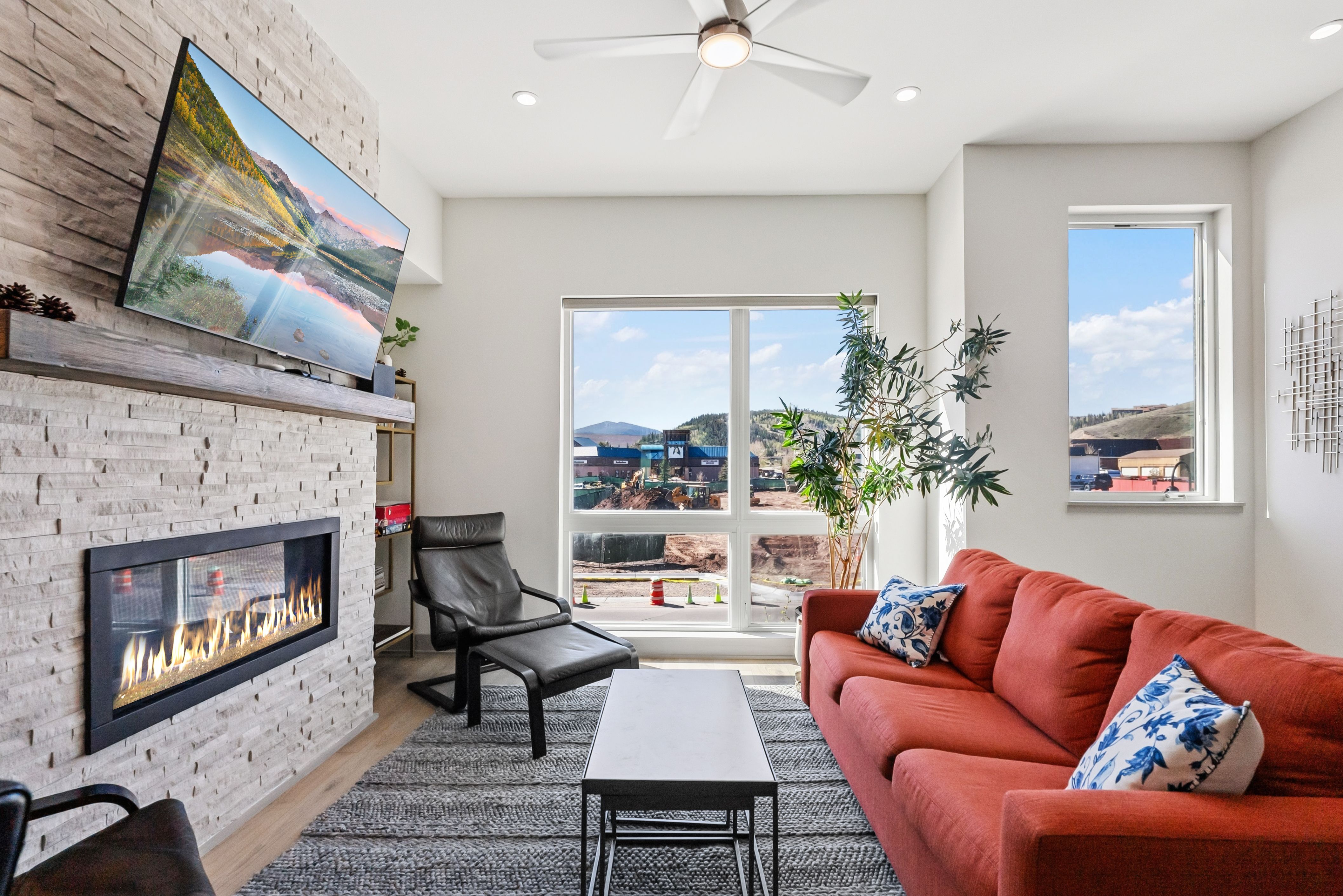  Modern Design Meets Mountain Living - 物件實景