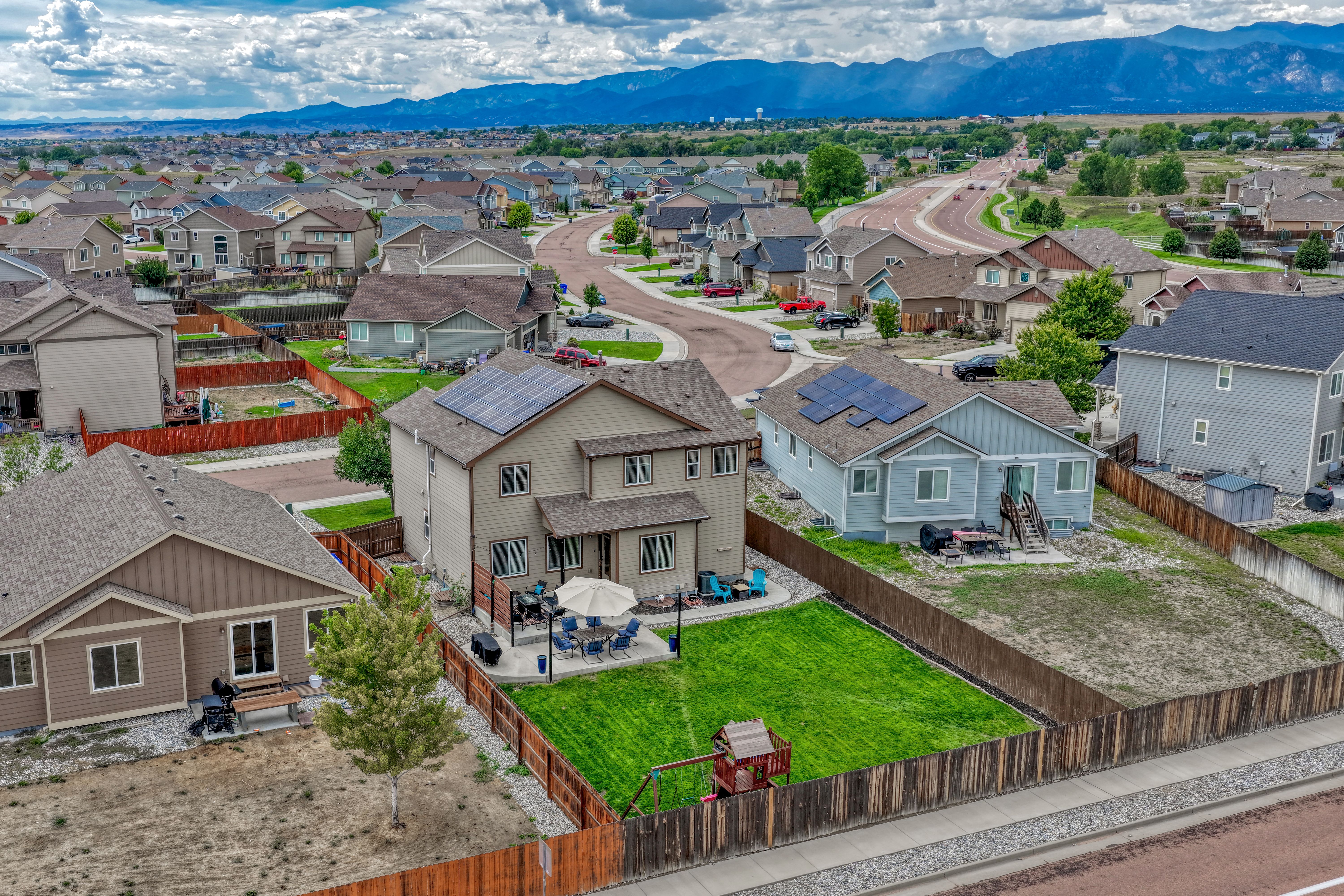  Exceptionally Updated Residence in The Meadows at Lorson Ranch - 物件實景