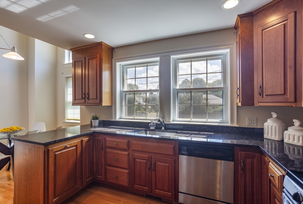 Newton, Massachusetts, 02161, United States, 3 Bedrooms Bedrooms, ,4 BathroomsBathrooms,Residential,For Sale,1940843