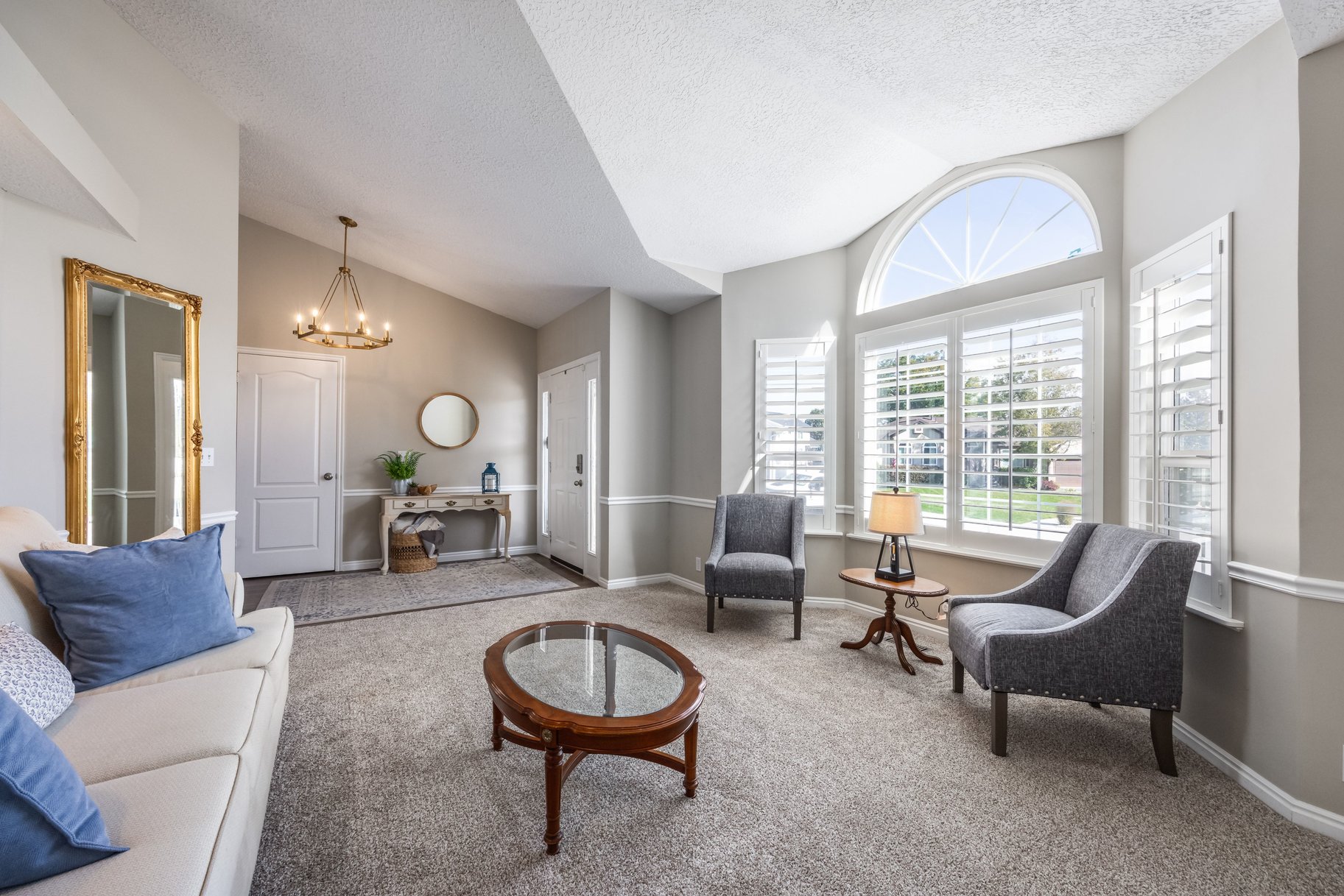  Multigenerational Living in South Jordan: 5 Beds, 2 Kitchens, 0.33-Acre Lot - 物件實景