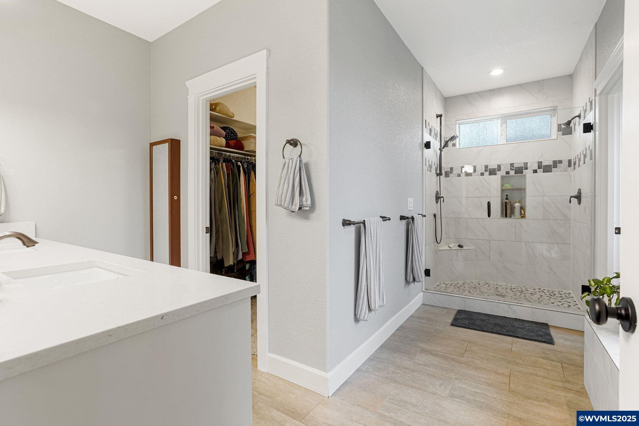 Dallas, Oregon, 97338, United States, 4 Bedrooms Bedrooms, ,2 BathroomsBathrooms,Residential,For Sale,1991904