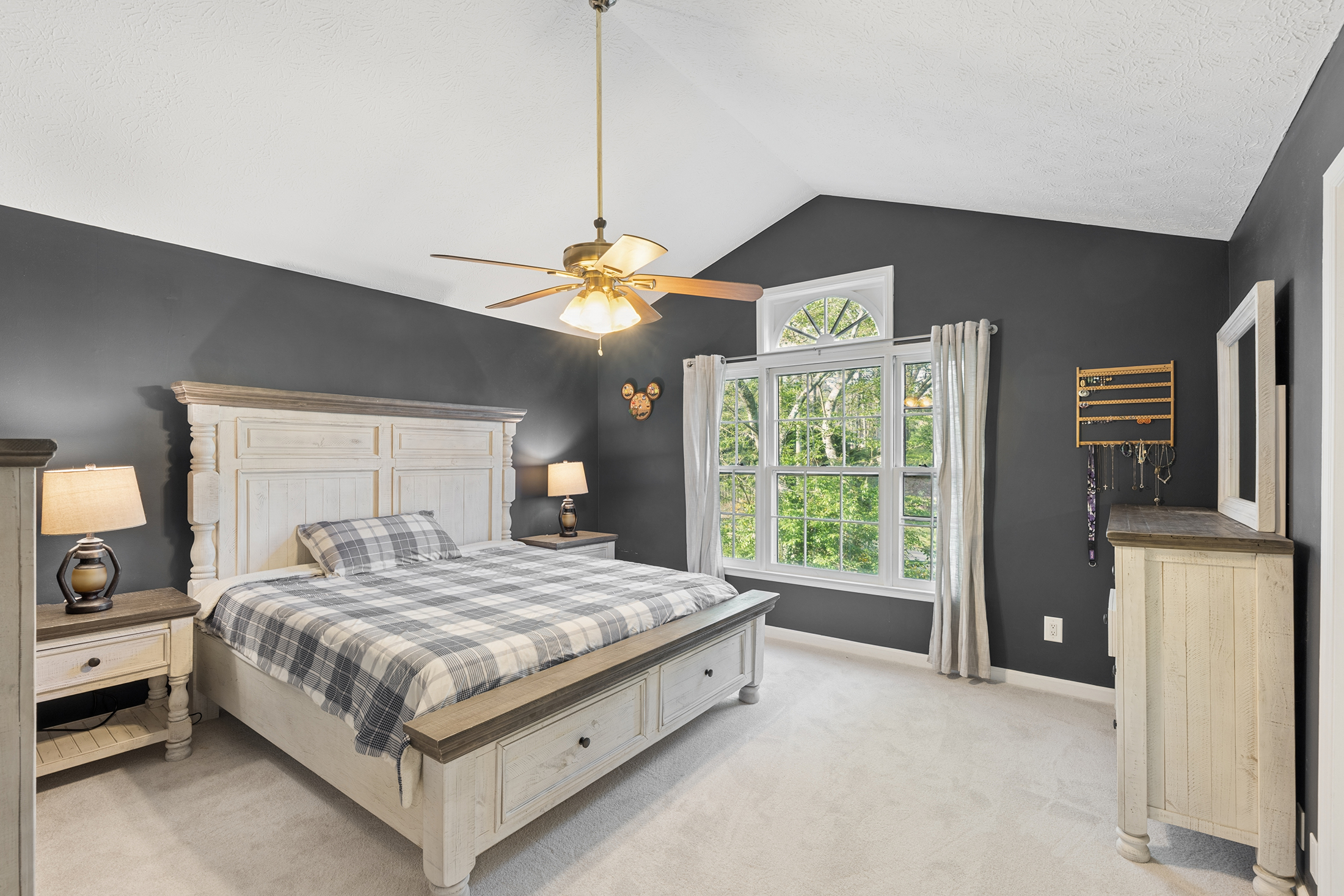  Tree-Lined Traditional in Sought-After Brookwood School District - 物件實景