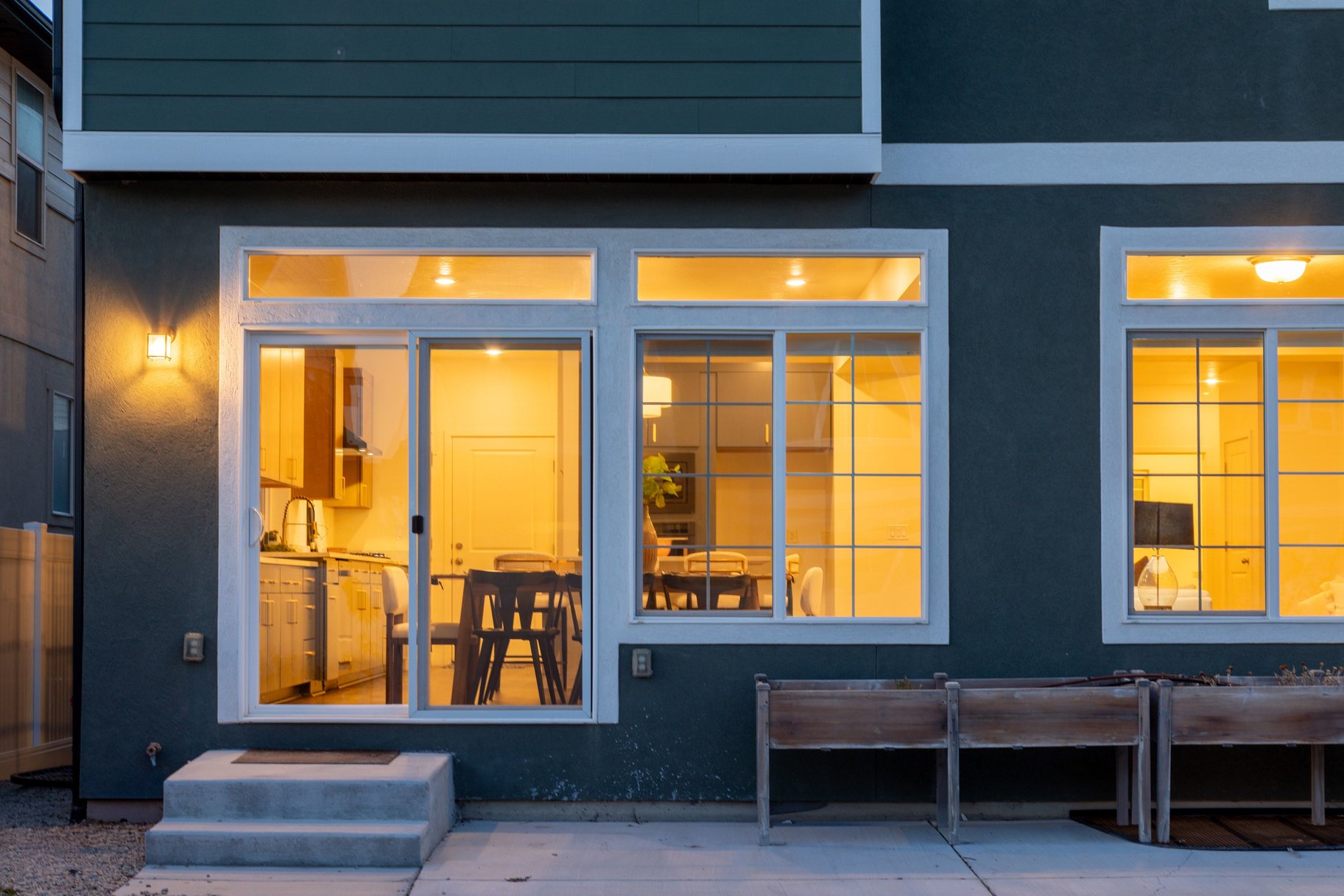  Fresh, Bright & Beautiful 2-Story Home - 物件實景