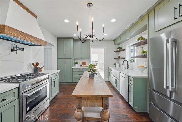 Los Angeles, California, 90018, United States, 5 Bedrooms Bedrooms, ,5 BathroomsBathrooms,Residential,For Sale,1984330