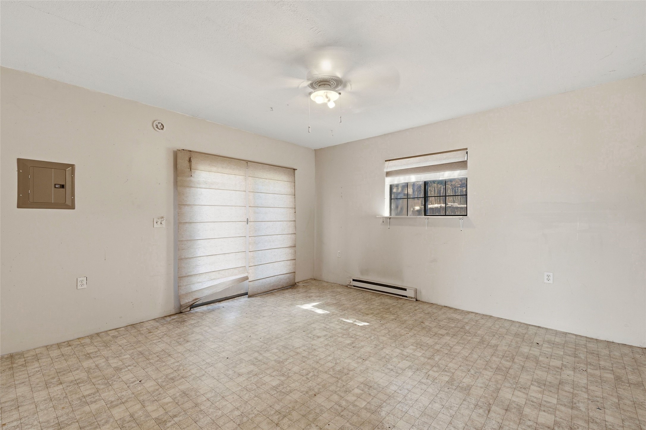  122 W. Cordova Road - 物件實景