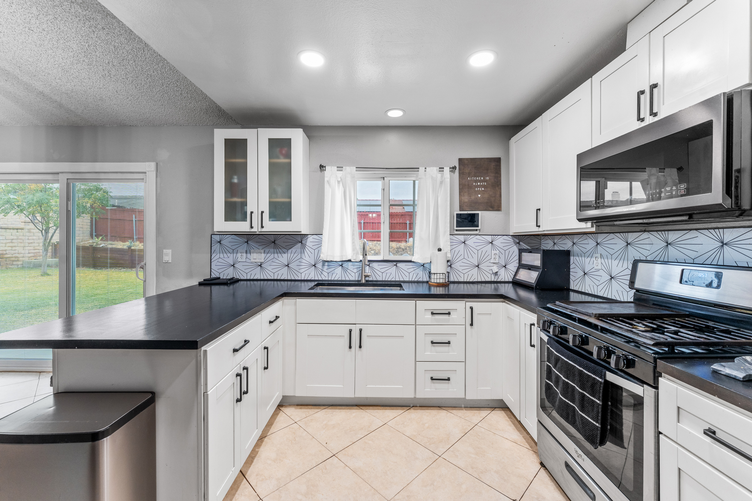 Rialto, California, 92376, United States, 4 Bedrooms Bedrooms, ,2 BathroomsBathrooms,Residential,For Sale,1994272