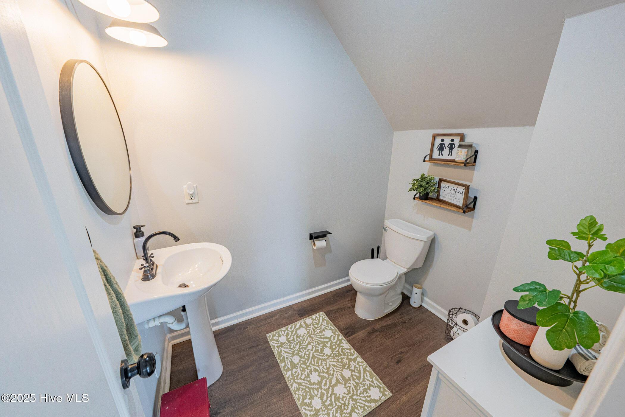 Moyock, North Carolina, 27958, United States, 6 Bedrooms Bedrooms, ,3 BathroomsBathrooms,Residential,For Sale,1997341