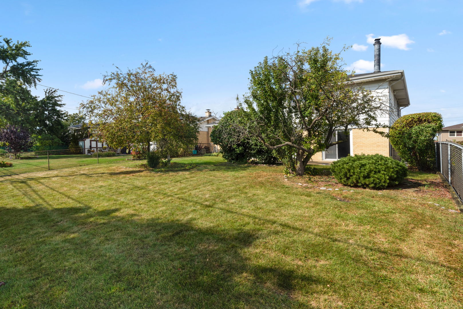 Des plaines, Illinois, 60016, United States, 3 Bedrooms Bedrooms, ,3 BathroomsBathrooms,Residential,For Sale,1991733