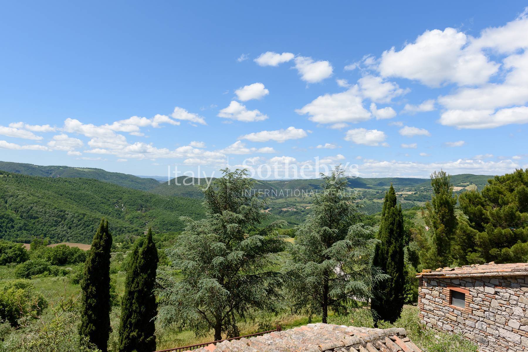  13th-Century Watchtower with Breathtaking Views over Todi - 物件實景