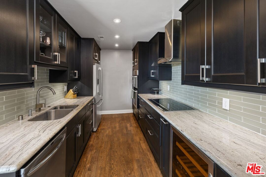 Los Angeles, California, 90068, United States, 2 Bedrooms Bedrooms, ,2 BathroomsBathrooms,Residential,For Sale,1939987