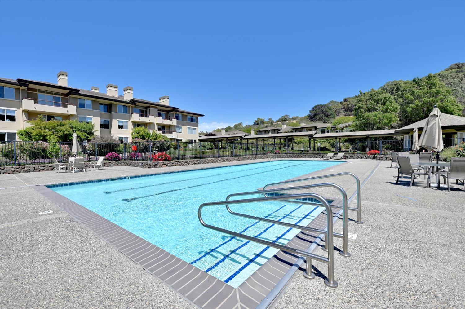 San Rafael, California, 94903, United States, 1 Bedroom Bedrooms, ,2 BathroomsBathrooms,Residential,For Sale,1896555