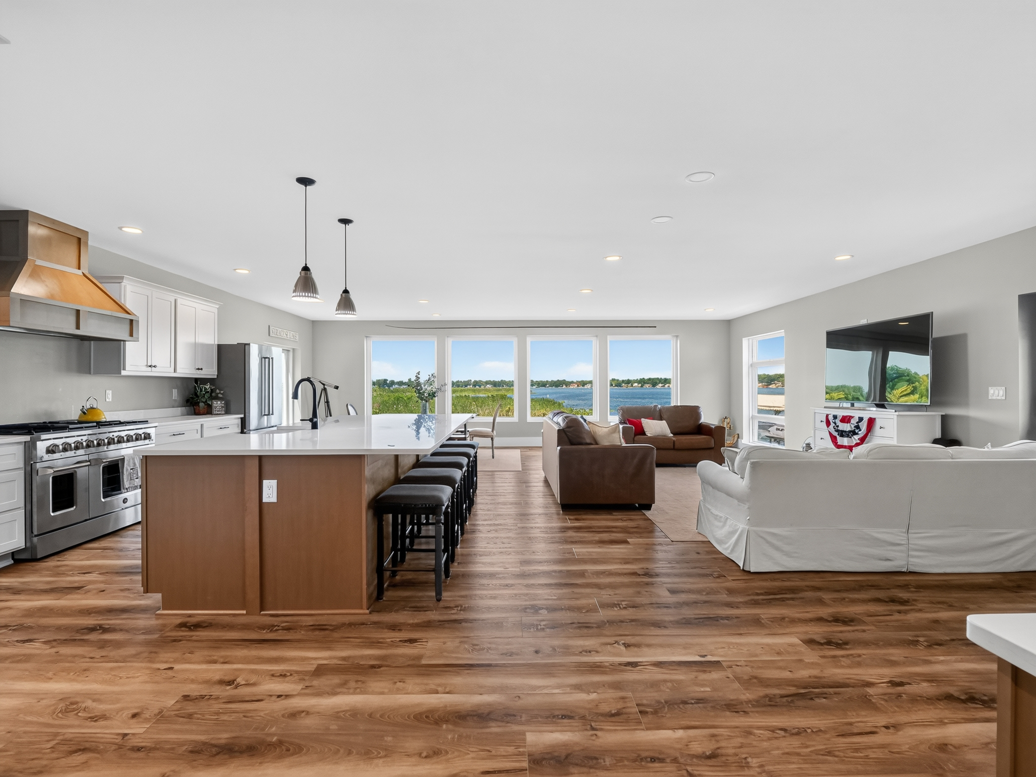  Exceptional Waterfront Home with Panoramic Lake Views - 物件實景