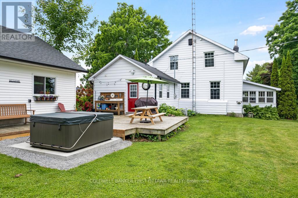 RIDEAU LAKES, Ontario, K0G 1V0, CA, 3 Bedrooms Bedrooms, ,2 BathroomsBathrooms,Residential,For Sale,1947038