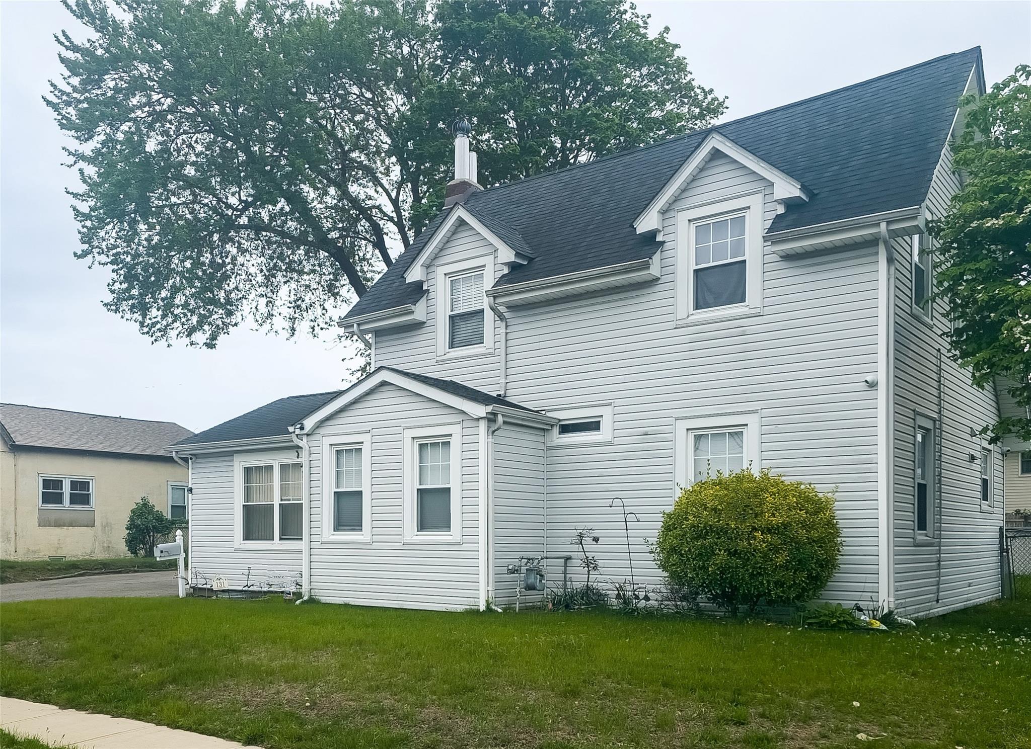 Lindenhurst, New York, 11757, United States, 3 Bedrooms Bedrooms, ,2 BathroomsBathrooms,Residential,For Sale,1921759