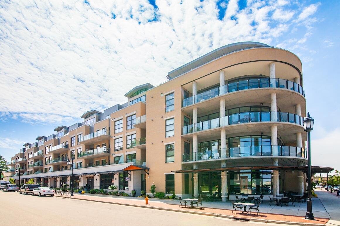 Oconomowoc, Wisconsin, 53066, United States, 1 Bedroom Bedrooms, ,2 BathroomsBathrooms,Residential,For Sale,1819550