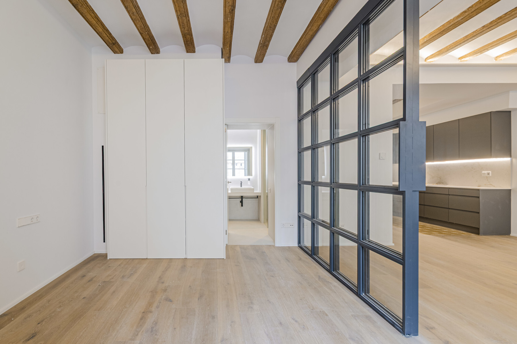  2-bedroom apartment in a listed and renovated building in El Born - 物件實景
