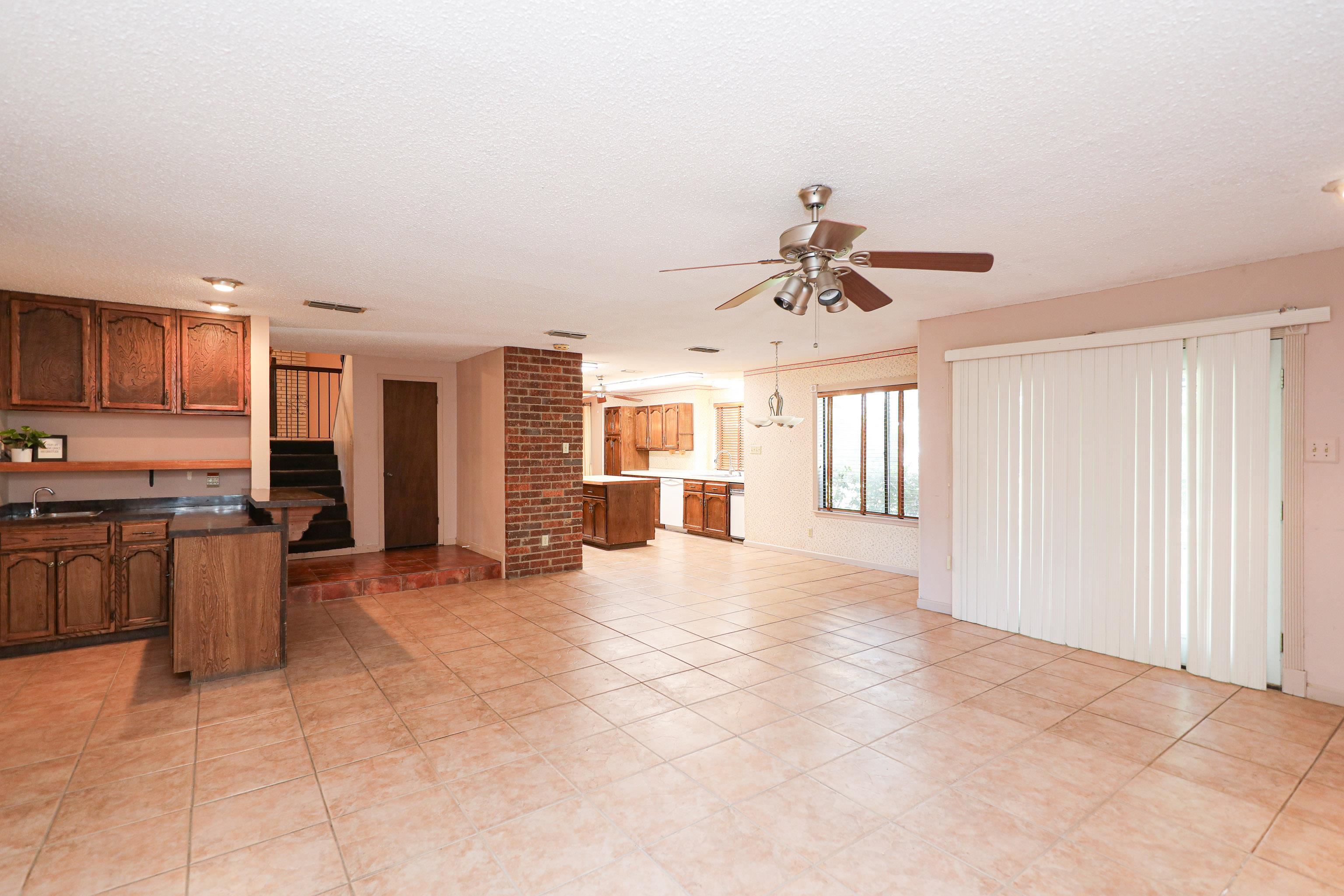 LAREDO, Texas, 78041, United States, 5 Bedrooms Bedrooms, ,3 BathroomsBathrooms,Residential,For Sale,1967607