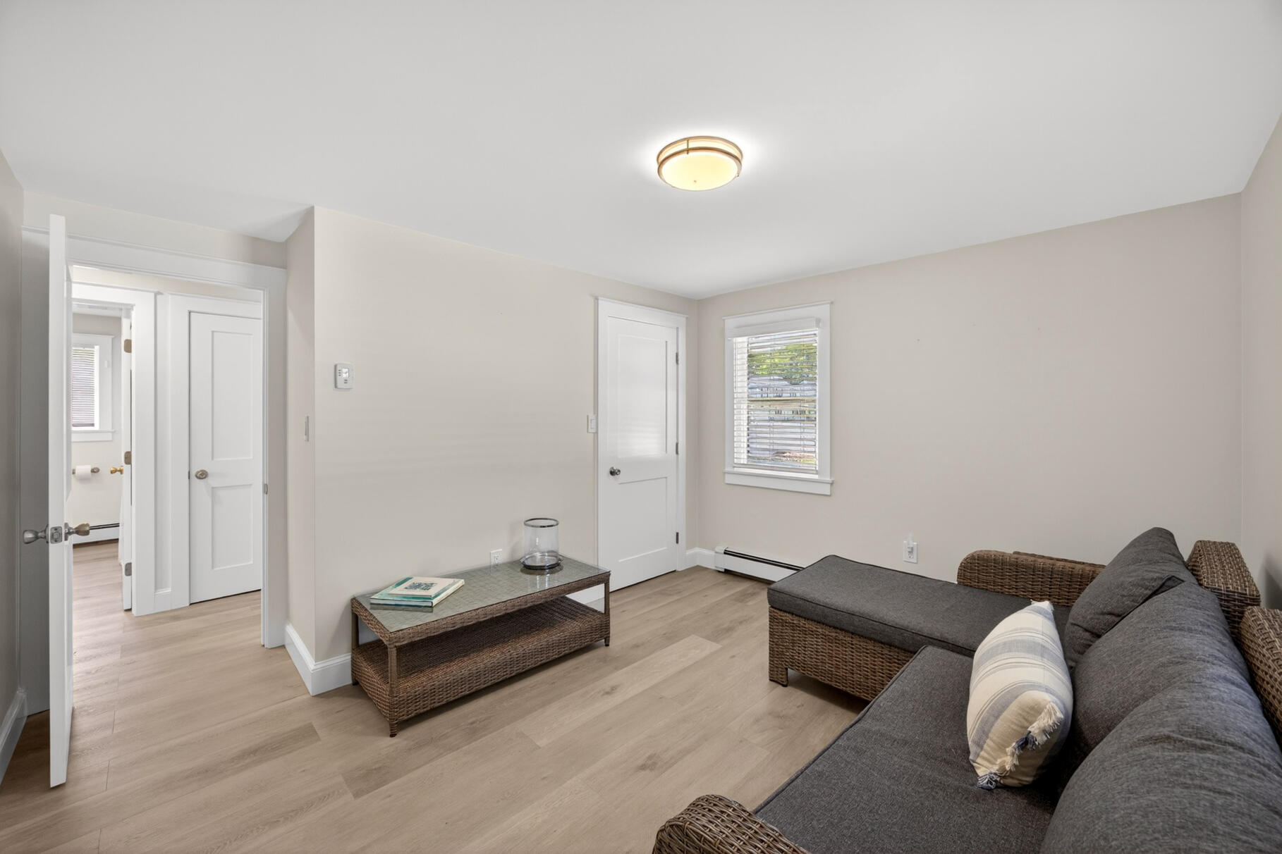  245 Edgewater Drive E - 物件實景
