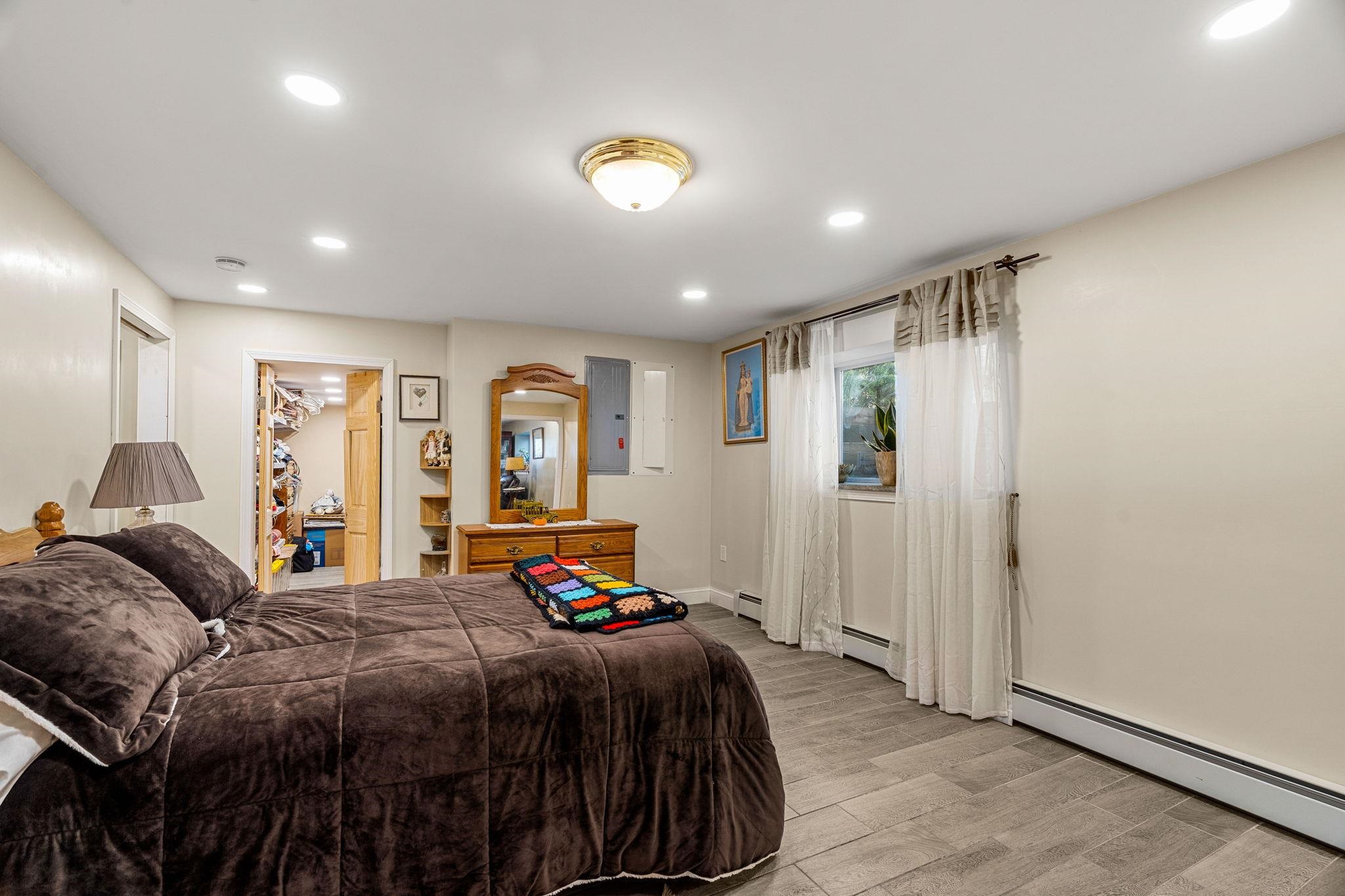 Londonderry, New Hampshire, 03053, United States, 3 Bedrooms Bedrooms, ,4 BathroomsBathrooms,Residential,For Sale,2002282