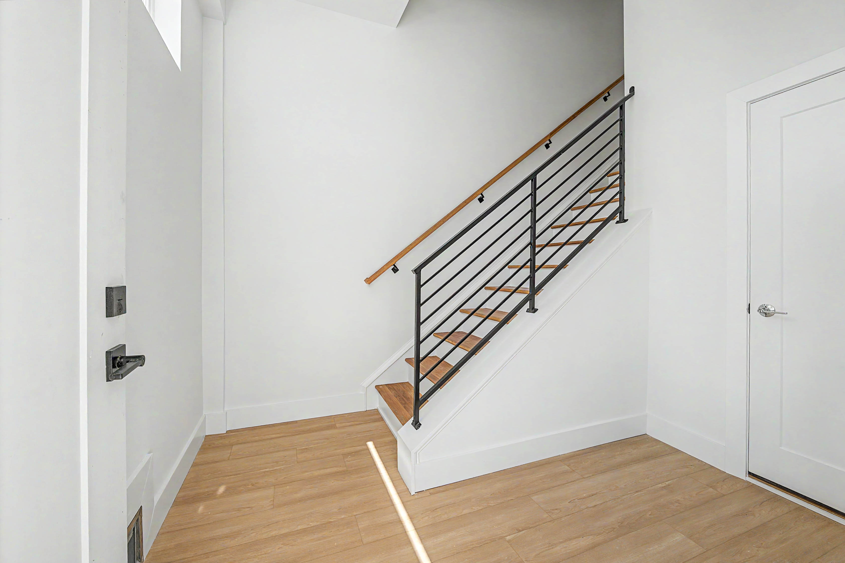  105 B Westminster Avenue - 物件實景