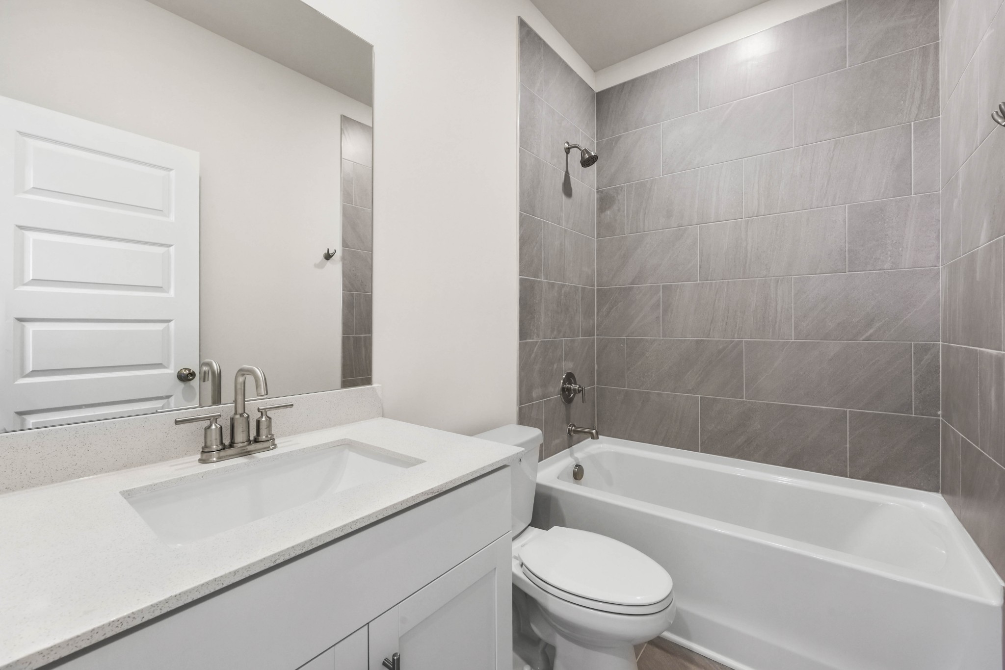 Clarksville, Tennessee, 37043, United States, 5 Bedrooms Bedrooms, ,5 BathroomsBathrooms,Residential,For Sale,1976524