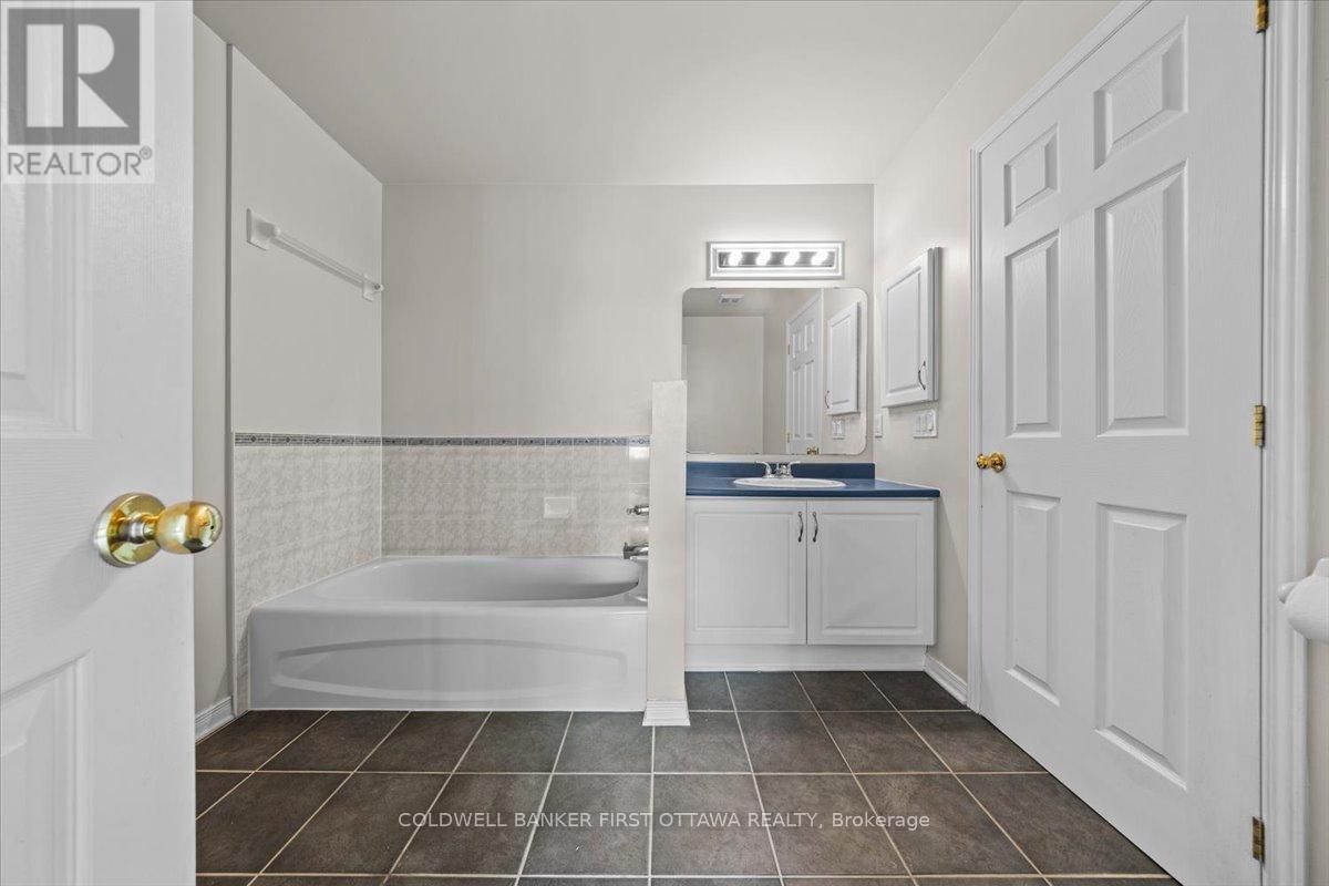 OTTAWA, Ontario, K1J 1J2, CA, 3 Bedrooms Bedrooms, ,1 BathroomBathrooms,Residential,For Sale,1903648