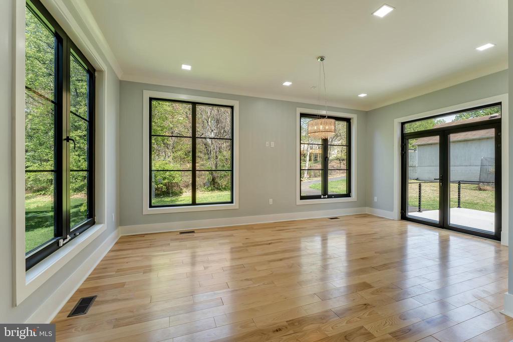 Herndon, Virginia, 20170, United States, 6 Bedrooms Bedrooms, ,6 BathroomsBathrooms,Residential,For Sale,1941281