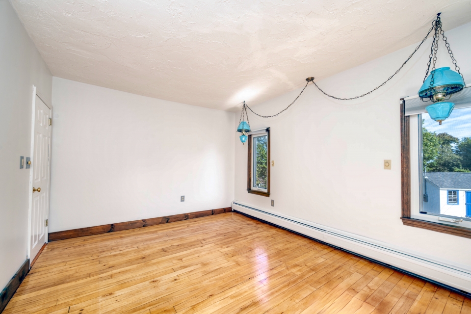 Hull, Massachusetts, 02045, United States, 6 Bedrooms Bedrooms, ,3 BathroomsBathrooms,Residential,For Sale,1978690